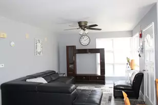 402 N East St, Somonauk, IL 60552 - Photo 3