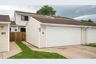 9 Wake Robin Court, Woodridge, IL 60517 - Photo 1