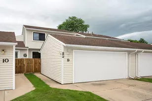 9 Wake Robin Ct, Woodridge, IL 60517 - Photo 1