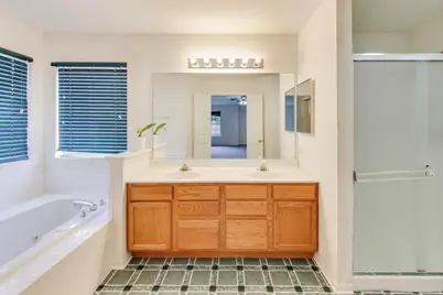 697 Providence Lane, Lindenhurst, IL 60046 - Photo 17