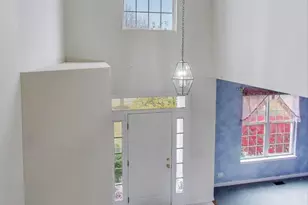 697 Providence Ln, Lindenhurst, IL 60046 - Photo 5