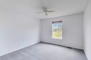 697 Providence Ln, Lindenhurst, IL 60046 - Photo 19