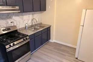 10501 S Corliss Ave, Chicago, IL 60628 - Photo 7