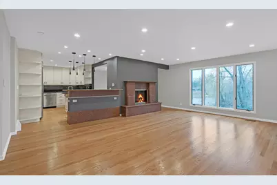 300 Boardwalk Place, Park Ridge, IL 60068 - Photo 7