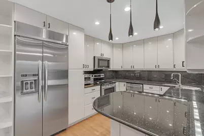 300 Boardwalk Place, Park Ridge, IL 60068 - Photo 11