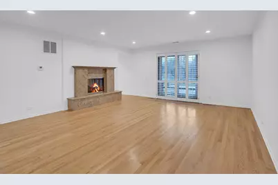 300 Boardwalk Place, Park Ridge, IL 60068 - Photo 31