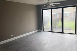 292 Middlebury Ct, Schaumburg, IL 60193 - Photo 5