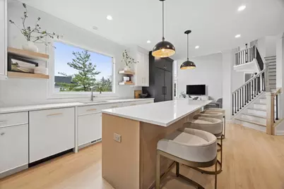 829 Avon Court, Glen Ellyn, IL 60137 - Photo 5