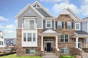 1985 Kingsley Cir, Northbrook, IL 60062 - Photo 1