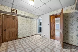 708 S 1st St, Dekalb, IL 60115 - Photo 11