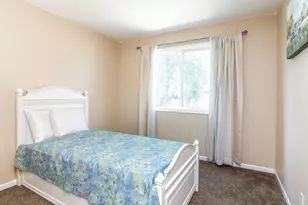 812 W Appletree Ln, Bartlett, IL 60103 - Photo 11