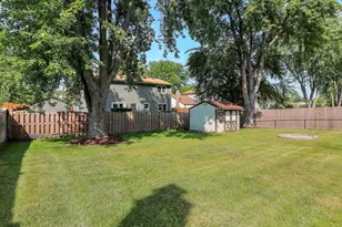 812 W Appletree Ln, Bartlett, IL 60103 - Photo 17