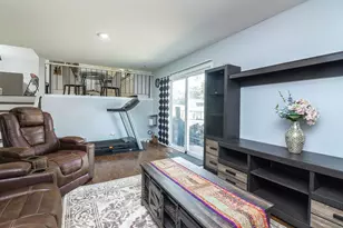 812 W Appletree Ln, Bartlett, IL 60103 - Photo 13