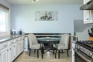 812 W Appletree Ln, Bartlett, IL 60103 - Photo 7