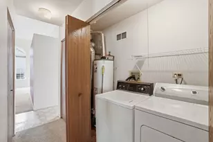 2124 Baldwin Ln, Hanover Park, IL 60133 - Photo 17