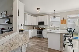 704 Brighton Cir, Port Barrington, IL 60010 - Photo 9