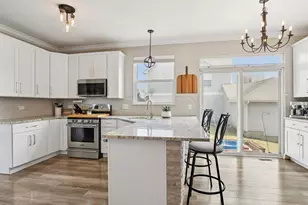 704 Brighton Cir, Port Barrington, IL 60010 - Photo 5