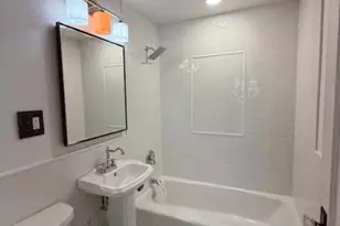 1329 W Addison St, Chicago, IL 60613 - Photo 9