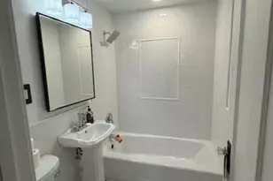 1329 W Addison St, Chicago, IL 60613 - Photo 7