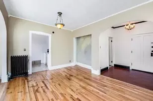 1329 W Addison St, Chicago, IL 60613 - Photo 3