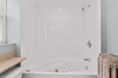 845 W Belle Plaine Avenue #2E, Chicago, IL 60613 - Photo 13