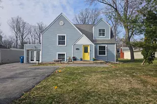 205 Cornwall Dr, Crete, IL 60417 - Photo 1