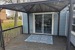 205 Cornwall Dr, Crete, IL 60417 - Photo 5