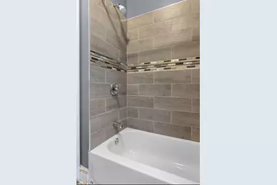 8222 S Maryland Avenue, Chicago, IL 60619 - Photo 17