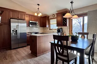 2723 Arrowhead Dr, Bloomington, IL 61704 - Photo 13