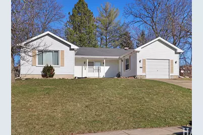 810 N Oakwood Drive, McHenry, IL 60050 - Photo 1