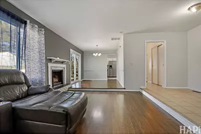 810 N Oakwood Drive, McHenry, IL 60050 - Photo 3