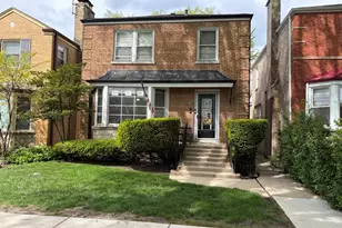6734 N Mozart St, Chicago, IL 60645 - Photo 1