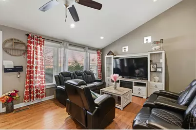 9829 S 51st Avenue, Oak Lawn, IL 60453 - Photo 5