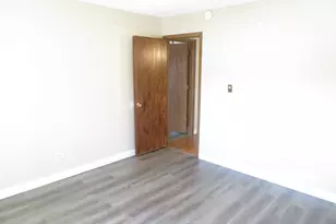 216 Madison St, Joliet, IL 60435 - Photo 9