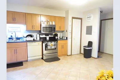 218 Madison Street #3B, Joliet, IL 60435 - Photo 3
