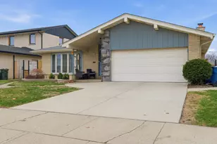 9728 S Tripp Ave, Oak Lawn, IL 60453 - Photo 3