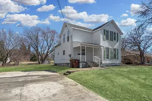 1415 S Walnut Ave, Freeport, IL 61032 - Photo 1