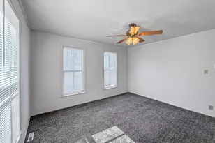 1415 S Walnut Ave, Freeport, IL 61032 - Photo 13