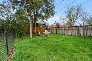 853 Orange St, Elgin, IL 60123 - Photo 21