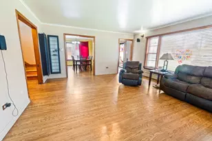 853 Orange St, Elgin, IL 60123 - Photo 3