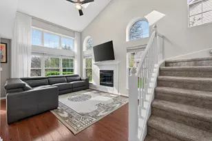 1760 Nature Ct, Schaumburg, IL 60193 - Photo 5