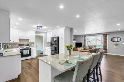 205 E Briarcliff Drive, Saint John, IL 61873 - Photo 13