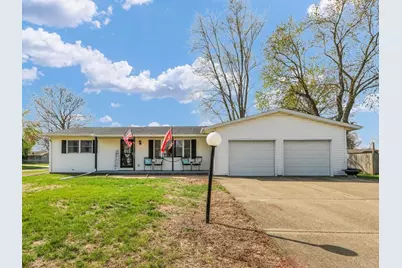 205 E Briarcliff Drive, Saint John, IL 61873 - Photo 1