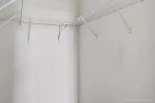 525 W Hawthorne Pl, Chicago, IL 60657 - Photo 15