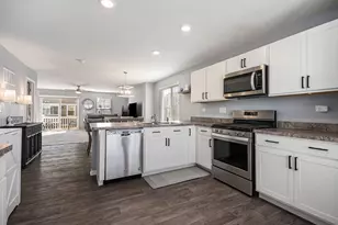 3825 Honeysuckle Ln, Elgin, IL 60124 - Photo 3