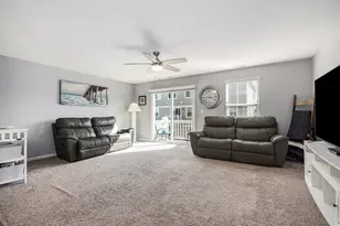 3825 Honeysuckle Ln, Elgin, IL 60124 - Photo 5