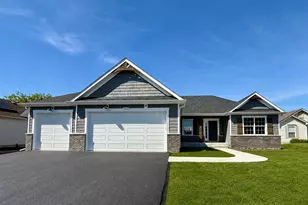 909 Bainbridge Ct, Sandwich, IL 60548 - Photo 1