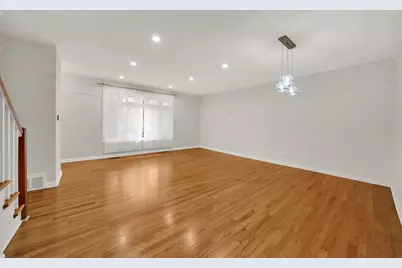 2006 W Farwell Avenue, Chicago, IL 60645 - Photo 9