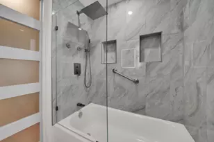 2006 W Farwell Ave, Chicago, IL 60645 - Photo 11