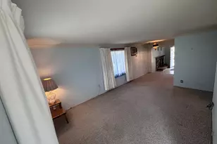 906 40th St Ct, Moline, IL 61265 - Photo 3
